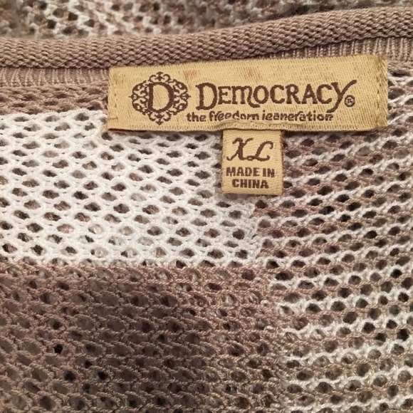 Color Block Crocheted Style Top - Picture 6 of 7